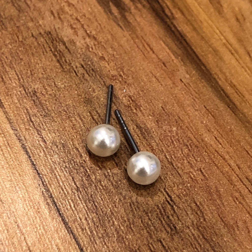 Small Pearl Earrings
